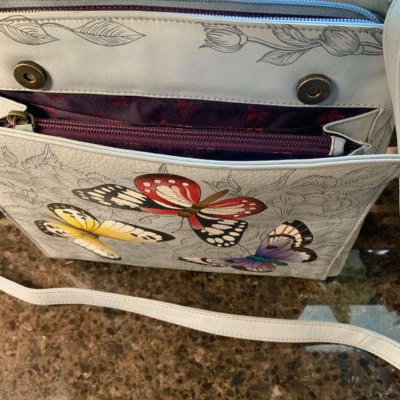 ANUSHKA HANDBAG - NWOT.   Butterflies… Cross body, bag with matching wallet…. - Picture 4 of 8
